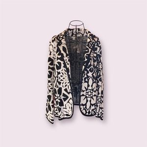 Black and White Patterned Isaac Mizrahi Blazer Size Large (WITH MEASUREMENTS)